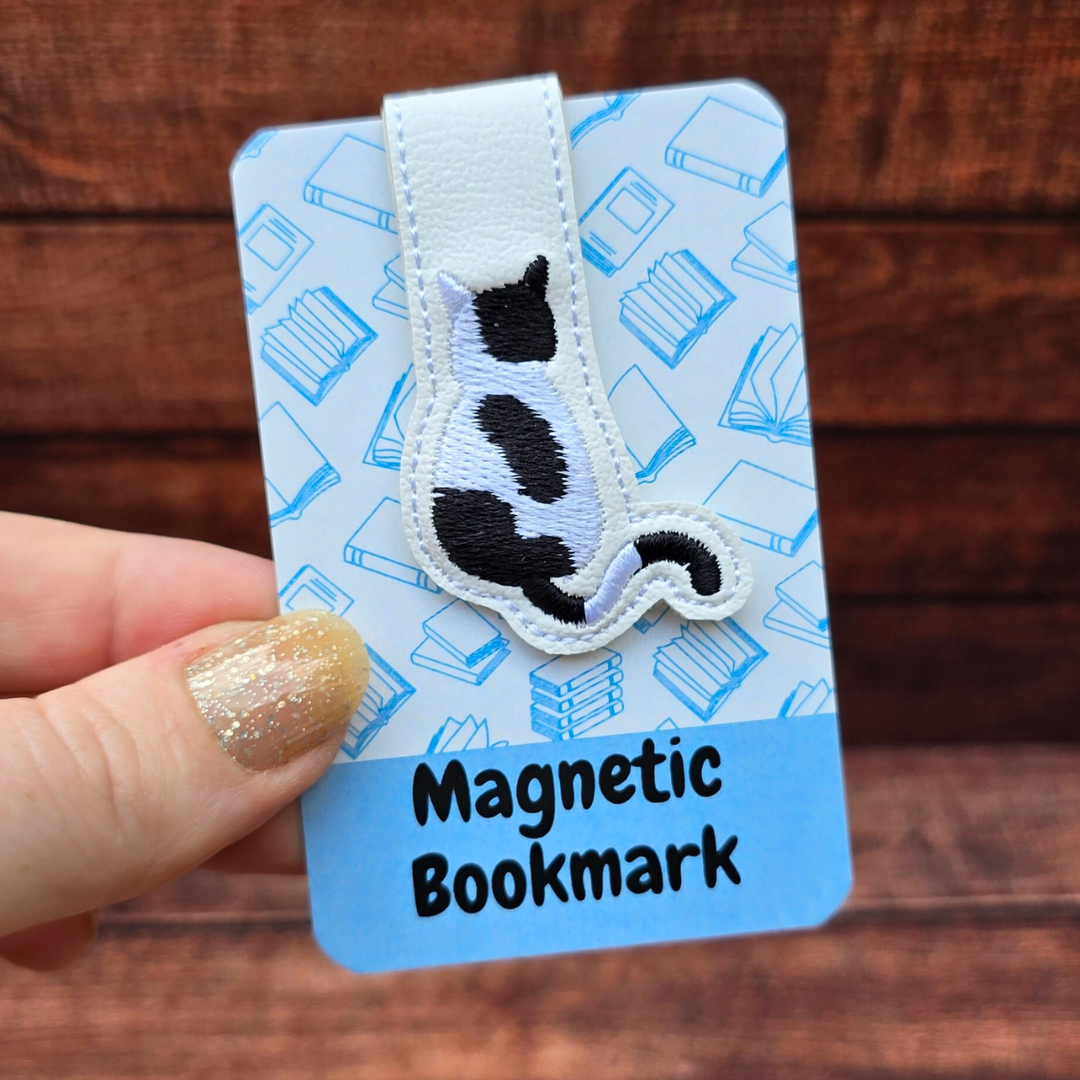 Black and White Cat | Magnetic Bookmark