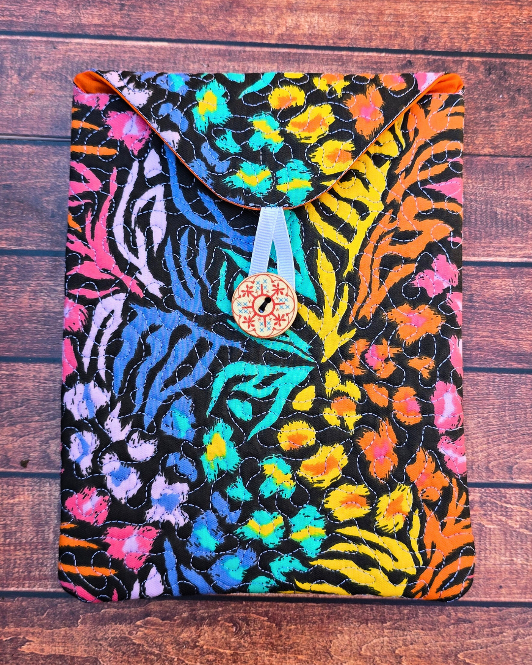 Bright Animal | Black | Kindle Kozie