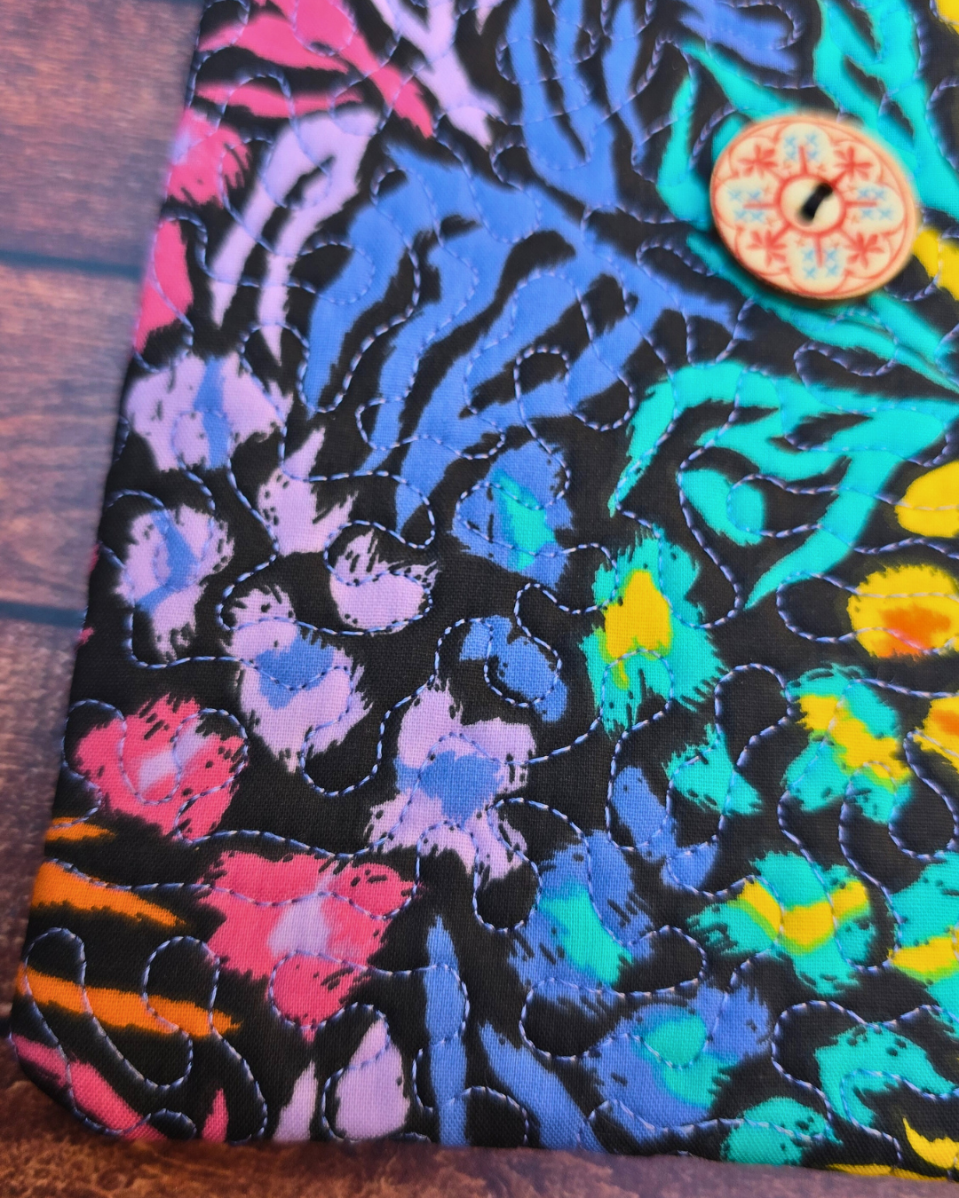 Bright Animal | Black | Kindle Kozie