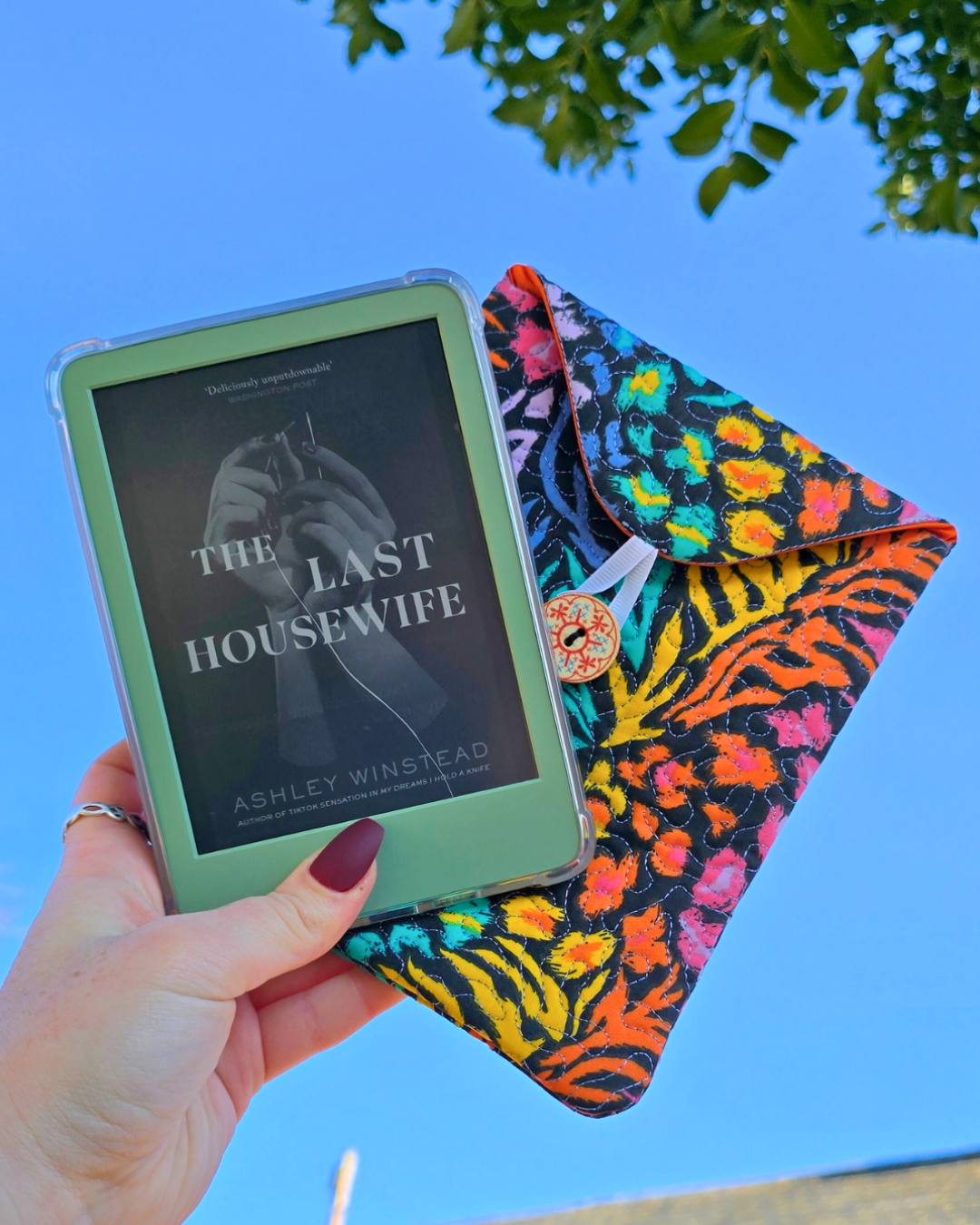 Bright Animal | Black | Kindle Kozie