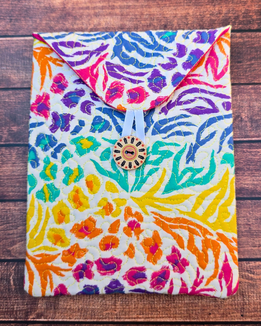 Bright Animal | White | Kindle Kozie