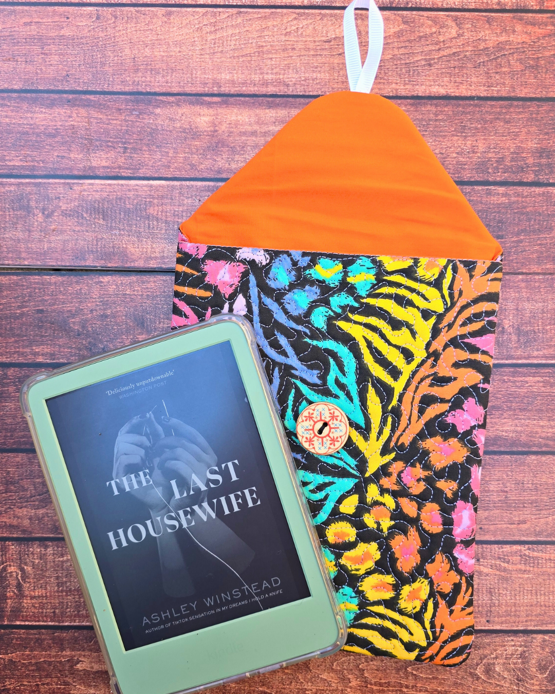 Bright Animal | Black | Kindle Kozie