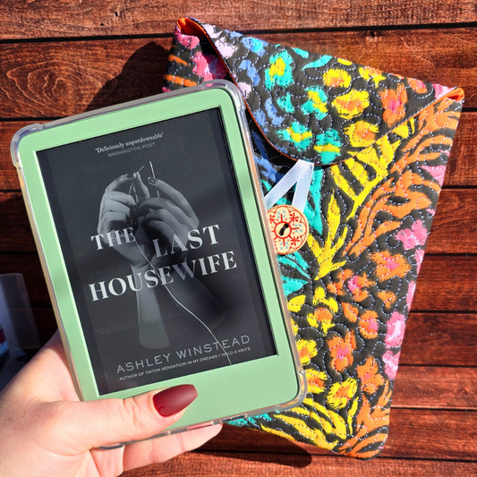 Bright Animal | Black | Kindle Kozie