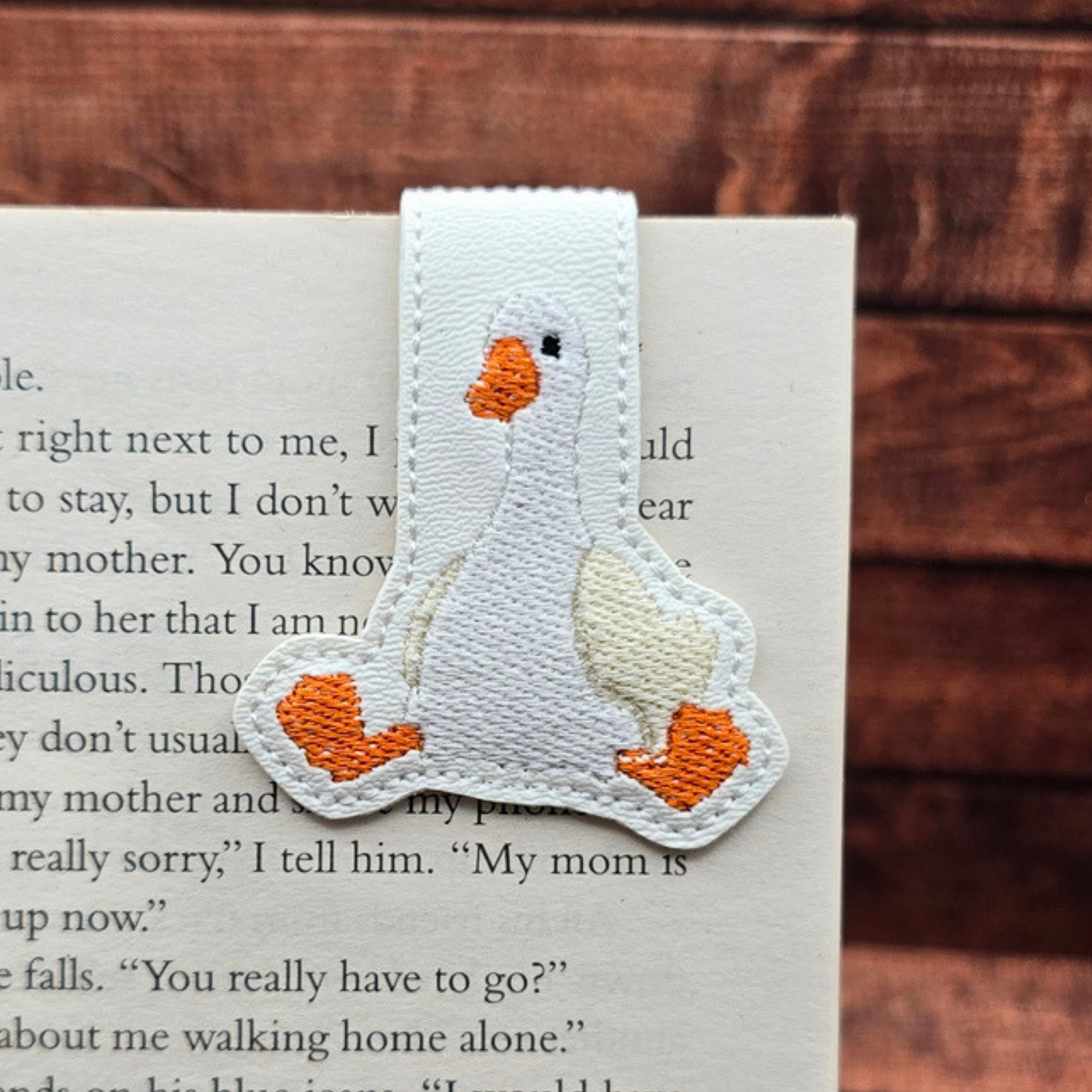 Sitting Goose | Magnetic Bookmark