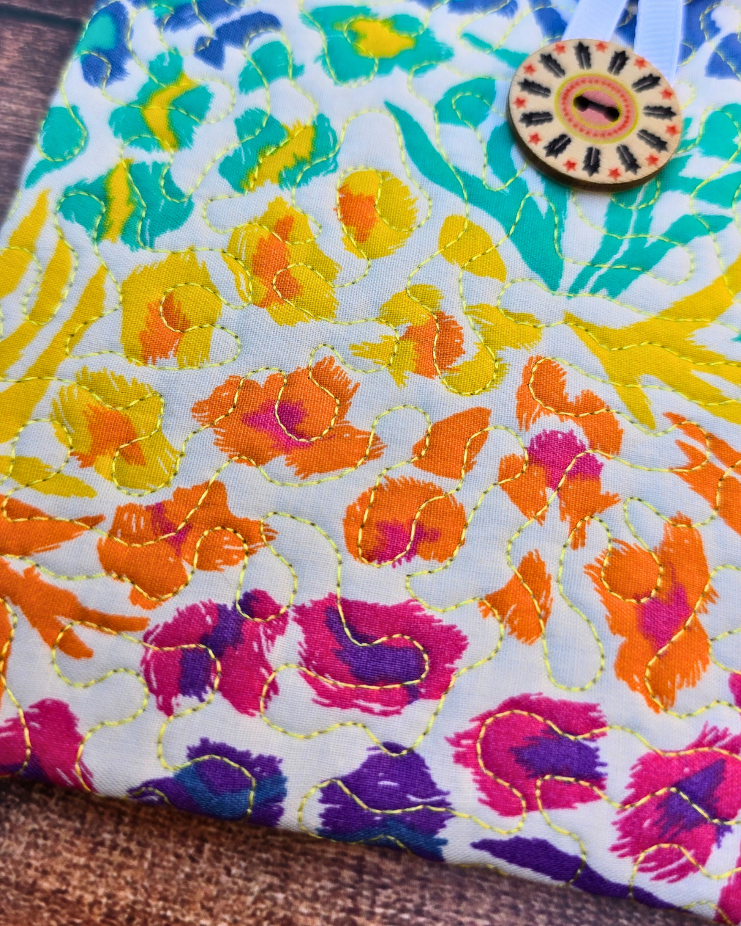 Bright Animal | White | Kindle Kozie
